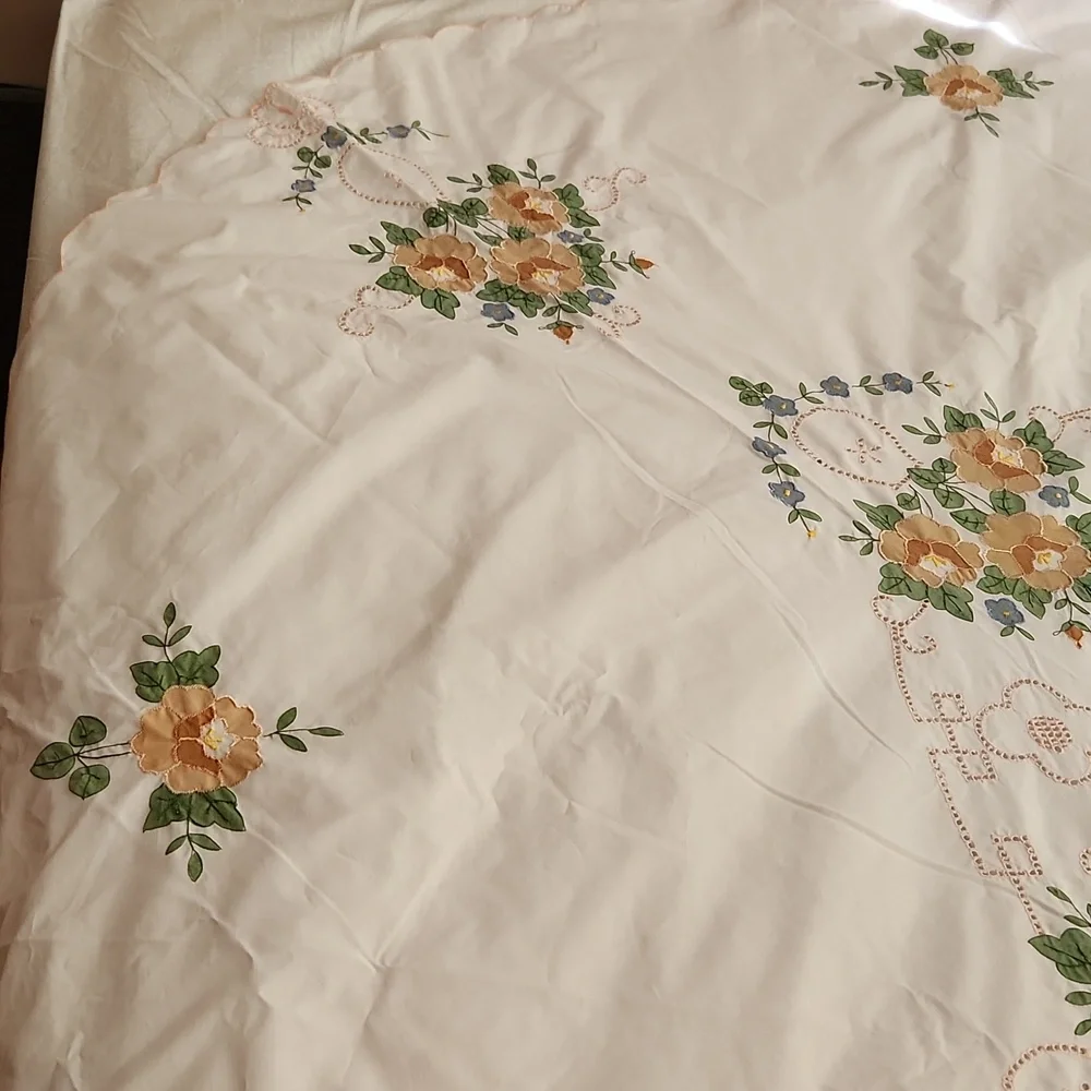 Vintage Handmade Cotton Embroidered Applique Floral Tablecloth Oblong 68